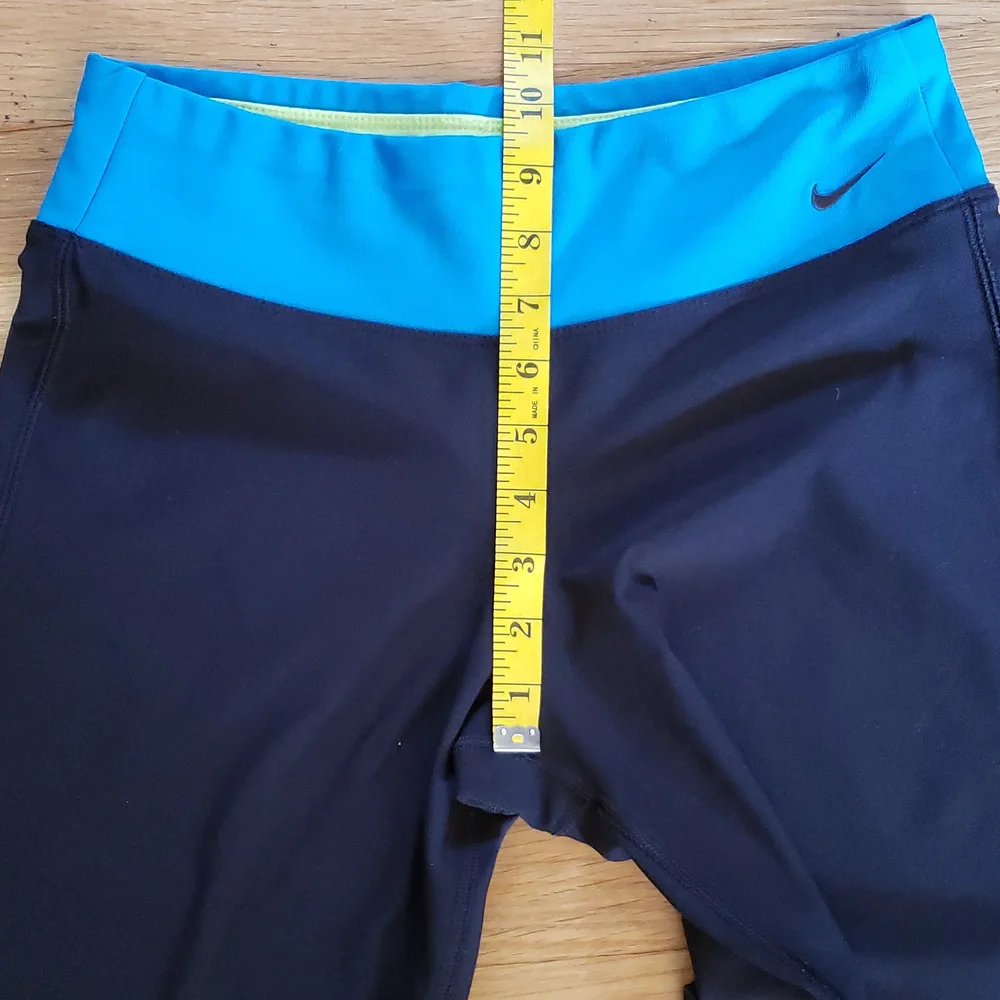 Nike Dri-Fit Black with Blue Trim Capri Athletic Pants Women's Size Small - Picture 9 of 12